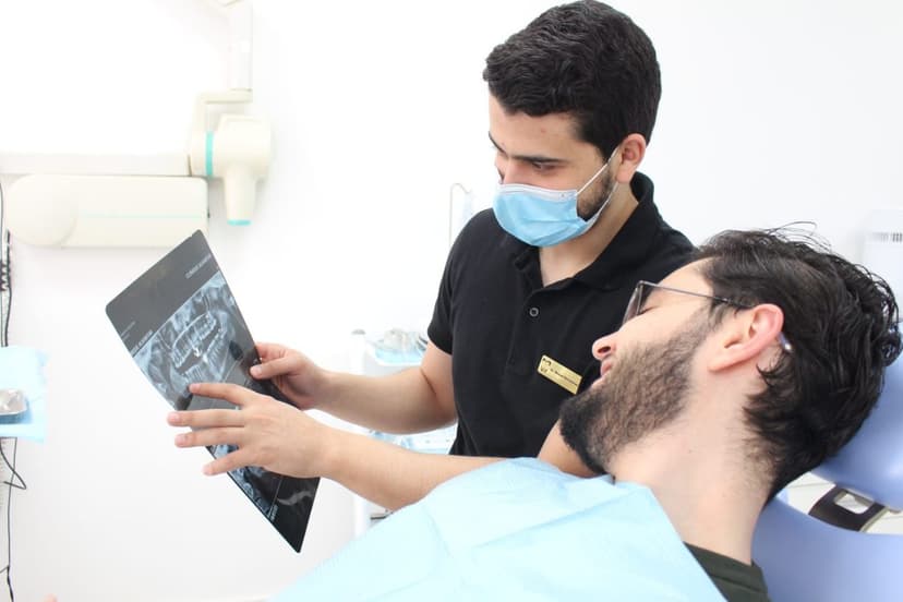 Dr. Benslimane en consultation